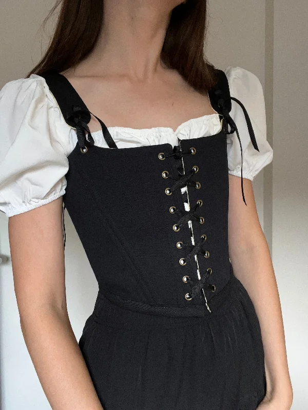 Satin corsets with a shiny and elegant finishReversible black/buttercream yellow corset with removable shoulder straps Satin corsets with a shiny and elegant finishReversible black/buttercream yellow corset with removable shoulder straps