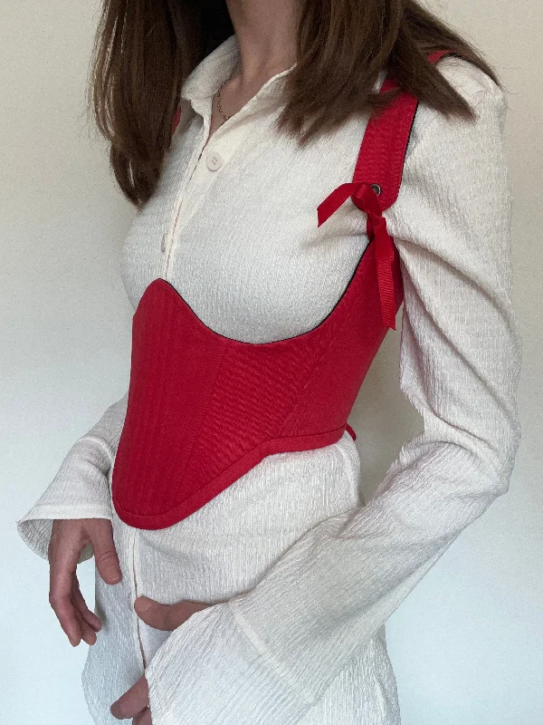 Neoprene corsets for a stretchy and form - fitting styleBlack and red reversible underbust corsage with removable shoulder straps Neoprene corsets for a stretchy and form - fitting styleBlack and red reversible underbust corsage with removable shoulder straps