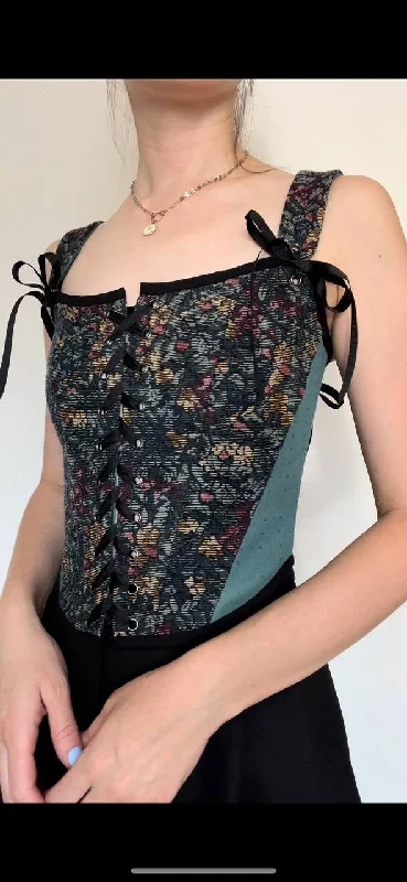 Red corsets for a passionate and attention - grabbing styleTapestry corset, size S-M Red corsets for a passionate and attention - grabbing styleTapestry corset, size S-M