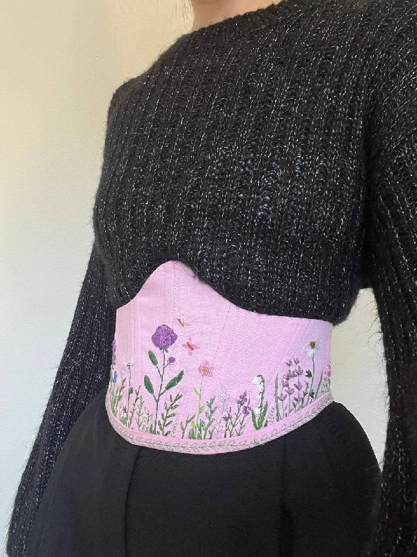 Neoprene corsets for a stretchy and form - fitting styleEmbroidered floral corset belt size XS-S Neoprene corsets for a stretchy and form - fitting styleEmbroidered floral corset belt size XS-S