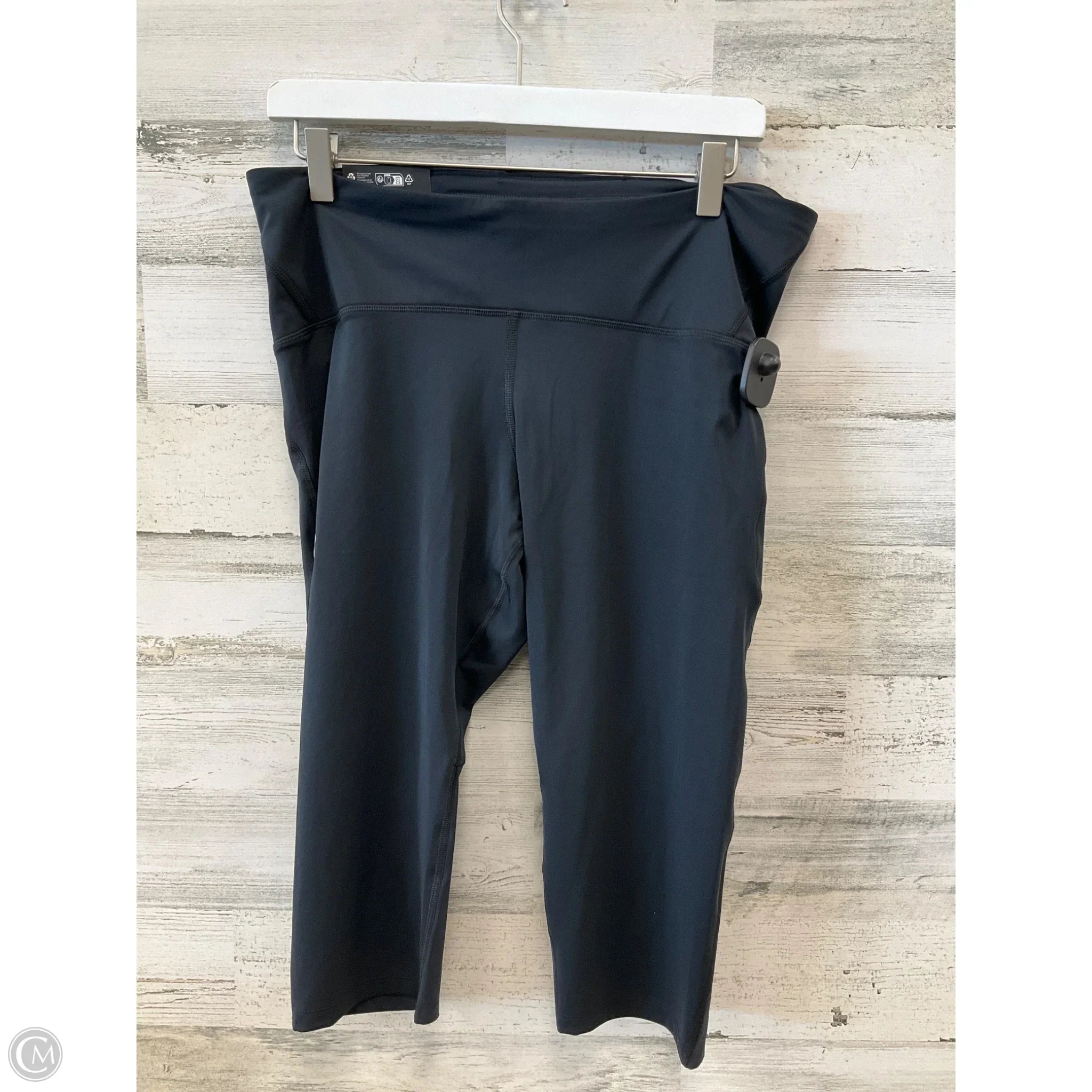 Women's mid - waisted straight - leg tight trousers Athletic Leggings Capris By Under Armour In Black, Size: Xl
