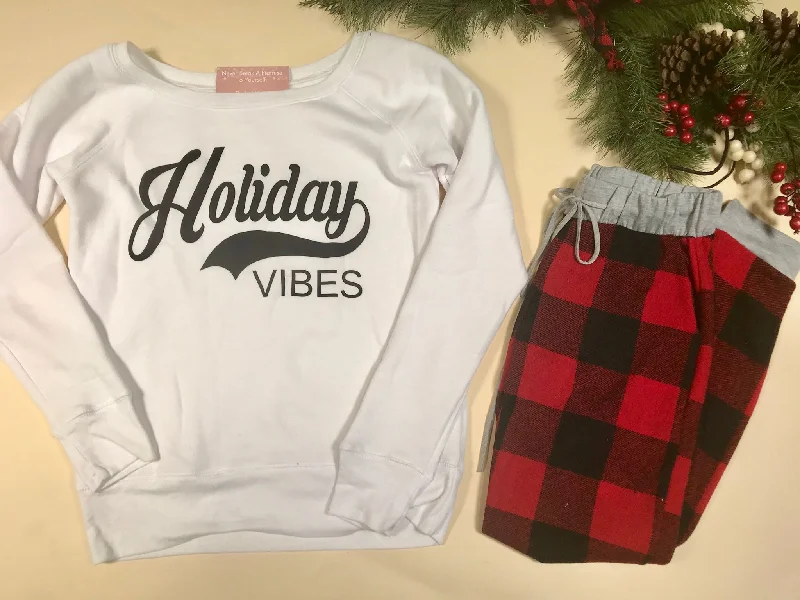 Holiday Vibes Slouchy Sweatshirt**