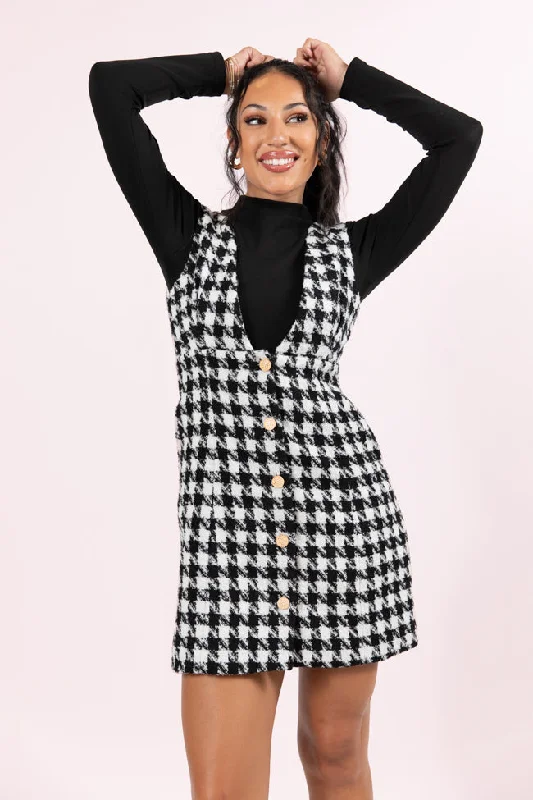Backless Women Dress for a Sexy and Alluring Look at Evening Events Makes Me Smile Black and White Houndstooth Jumper