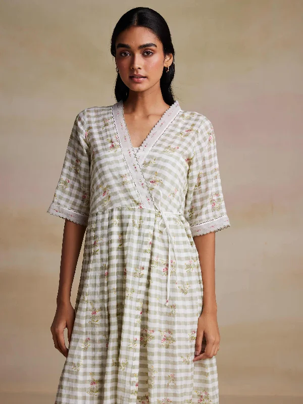 Backless Women Dress for a Sexy and Alluring Look at Evening Events Oasis Wrap Dress