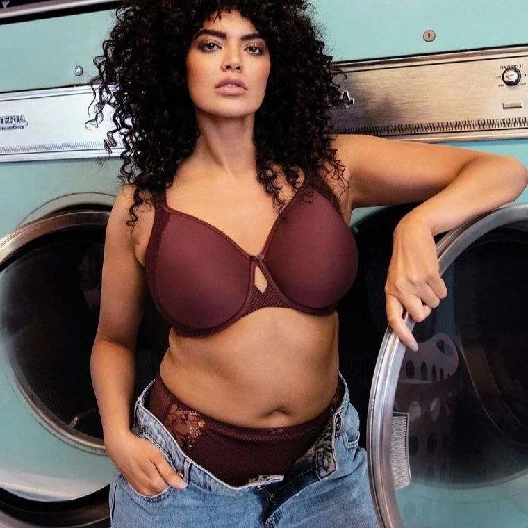 Women's wireless bras for all - day comfortWomen's wireless bras for all - day comfortElomi Charley UW Bandless Spacer Molded Bra in Aubergine EL4383