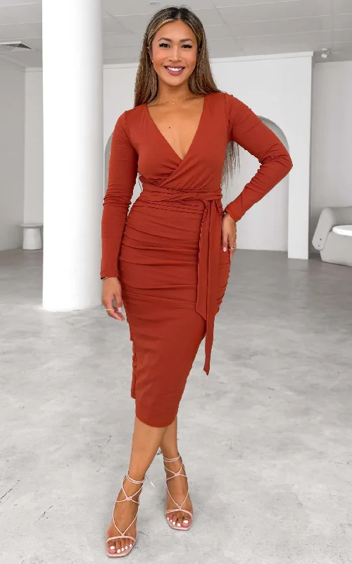 Women's junior - sized denim pants Distressed women jeans for a trendy and edgy look Aston Long Sleevemidi Dress - Rust Women's junior - sized denim pants Distressed women jeans for a trendy and edgy look Aston Long Sleevemidi Dress - Rust