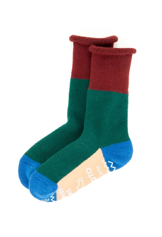 Women's no - show socks with a floral motifROTOTO x Outsiders Pile Room Multi Socks - Maroon / Dark Green Women's no - show socks with a floral motifROTOTO x Outsiders Pile Room Multi Socks - Maroon / Dark Green